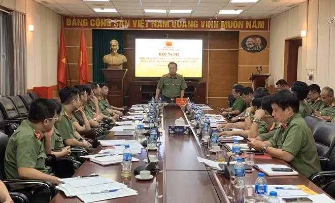 Trung tướng Mai Văn Hà phát biểu tại hội nghị.