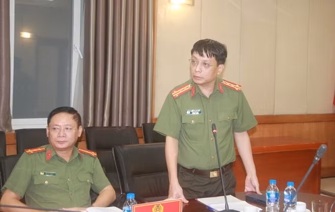 Đại tá Phạm Khải phát biểu tại hội nghị.