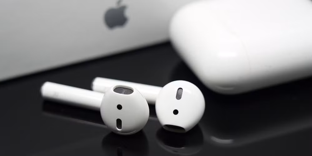 Giá AirPods cũ vẫn tương đối cao, với số tiền này người dùng có nhiều lựa chọn tai mới phù hợp hơn. Ảnh: Business Insider