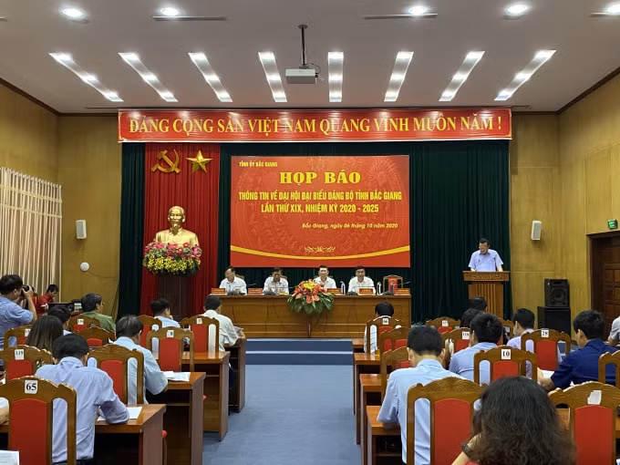 Tỉnh uỷ Bắc Giang thông tin về công tác nhân sự tại Đại hội Đại biểu Đảng bộ lần thứ XIX nhiệm kỳ 2020-2025. Ảnh: Dương Lâm