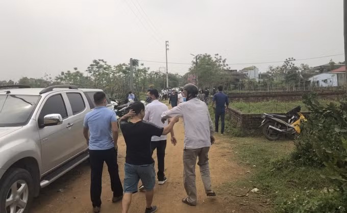 Dòng người đổ về làng Trúc Động (Thạch Thất – Hà Nội) hồi tháng 3/2020.