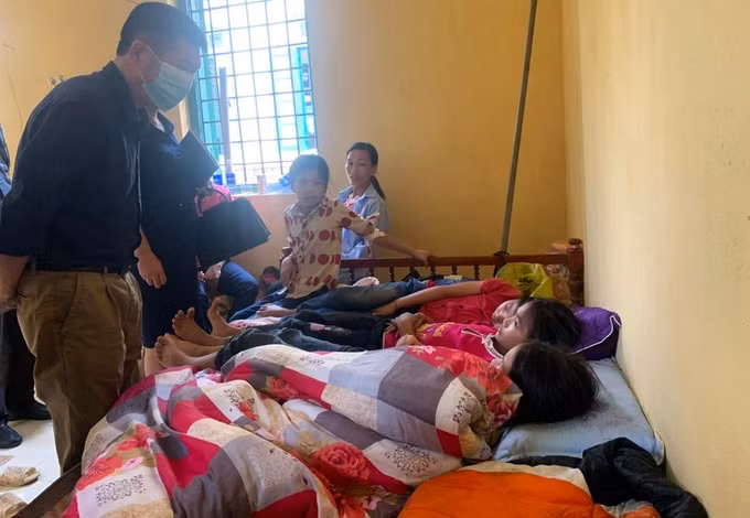 Có tất cả 57 học sinh phải điều trị tại Trạm Y tế và Bệnh viện Đa khoa huyện Bảo Yên. Ảnh: internet.