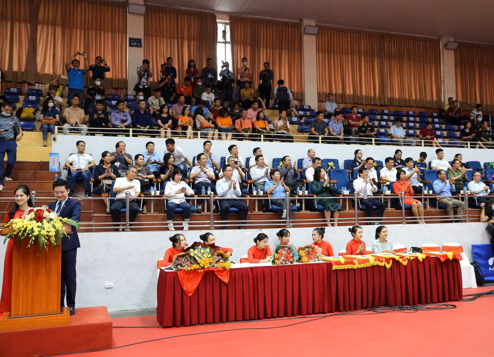 Các đại biểu tham dự lễ khai mạc Giải Bóng bàn Cúp Hội Nhà báo Việt Nam năm 2020. Ảnh: Sơn Hải