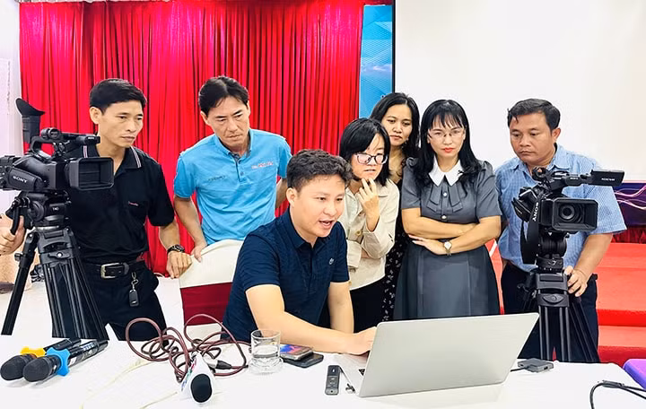 nang cao ky nang quay phim livestream tren mang xa hoi va bao dien tu cho hoi vien hinh 1