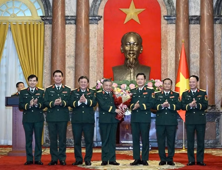 chu tich nuoc trao quyet dinh thang quan ham thuong tuong cho pho chu nhiem tong cuc chinh tri le quang minh hinh 6