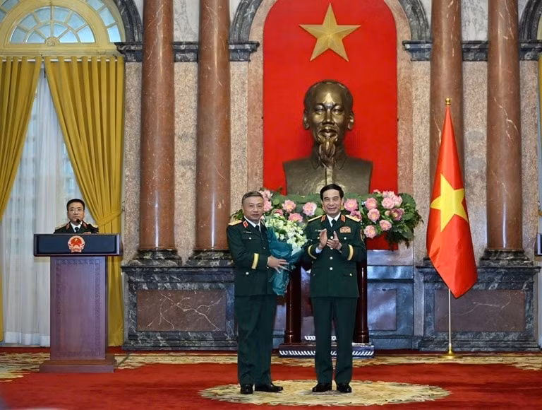 chu tich nuoc trao quyet dinh thang quan ham thuong tuong cho pho chu nhiem tong cuc chinh tri le quang minh hinh 2