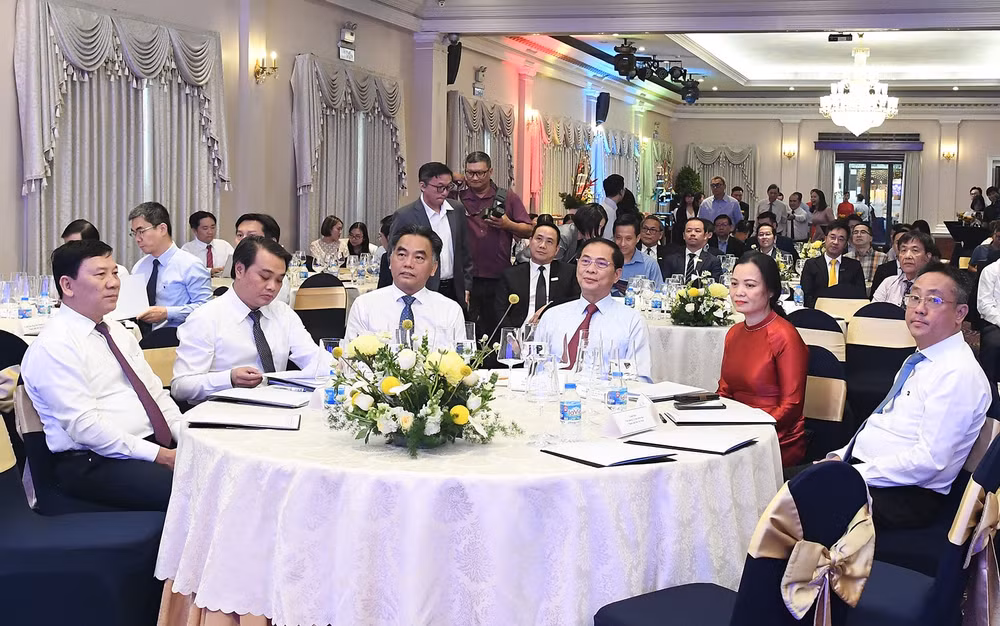 Từng bước đưa Diễn đàn Kinh tế mùa Thu TPHCM vươn tầm khu vực, quốc tế- Ảnh 3.