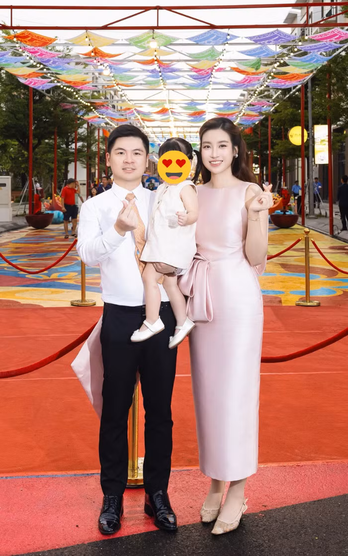 Trang phục dáng suông được nàng hậu ưu tiên sử dụng trong các sự kiện gần đây.