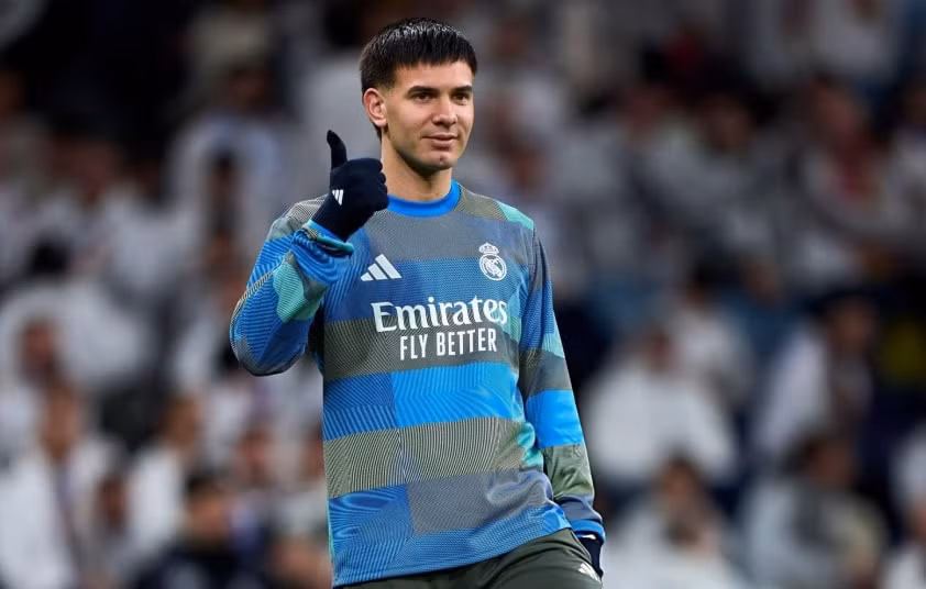 Real Madrid từ chối Napoli về trường hợp của Mastantuono