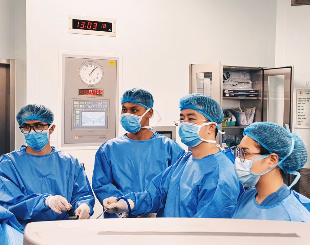 'Phép màu' từ đôi tay bác sĩ cứu sống 2 bệnh nhân có khối u khổng lồ- Ảnh 1.