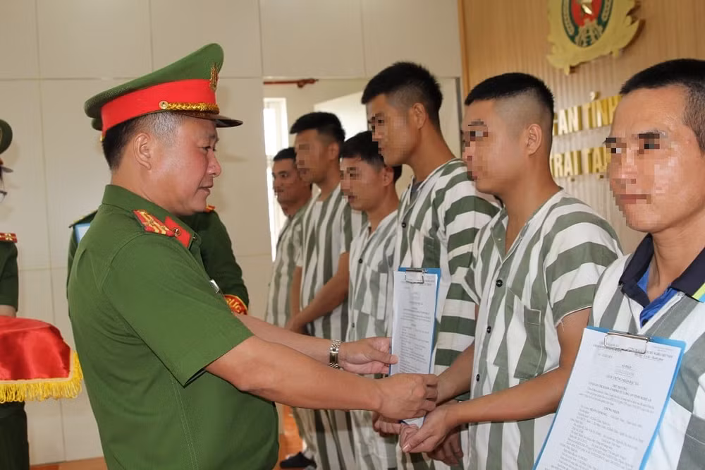 đặc xá trao quyết định