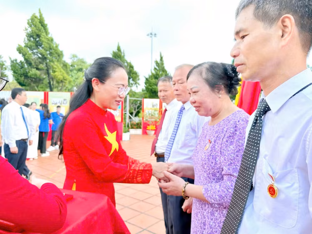 anh-7-le-thuong-co-2-9-dao-co-to.jpg