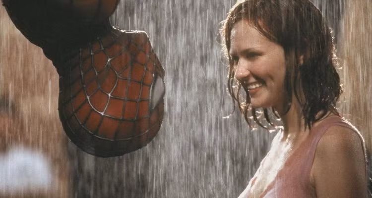 nguoi nhen tobey maguire bi ngat tho trong nu hon lon nguoc mang tinh bieu tuong hinh 4