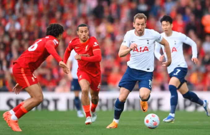 bi tottenham cam hoa 1 1 liverpool hut hoi cuoc dua vo dich voi man city hinh 4