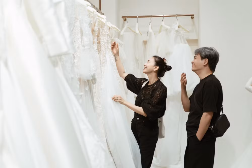 ngo thanh van nghen ngao khi chon duoc vay cuoi hinh 2