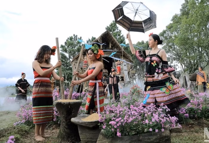 dua tho cam tay nguyen vao thoi trang hien dai hinh 1