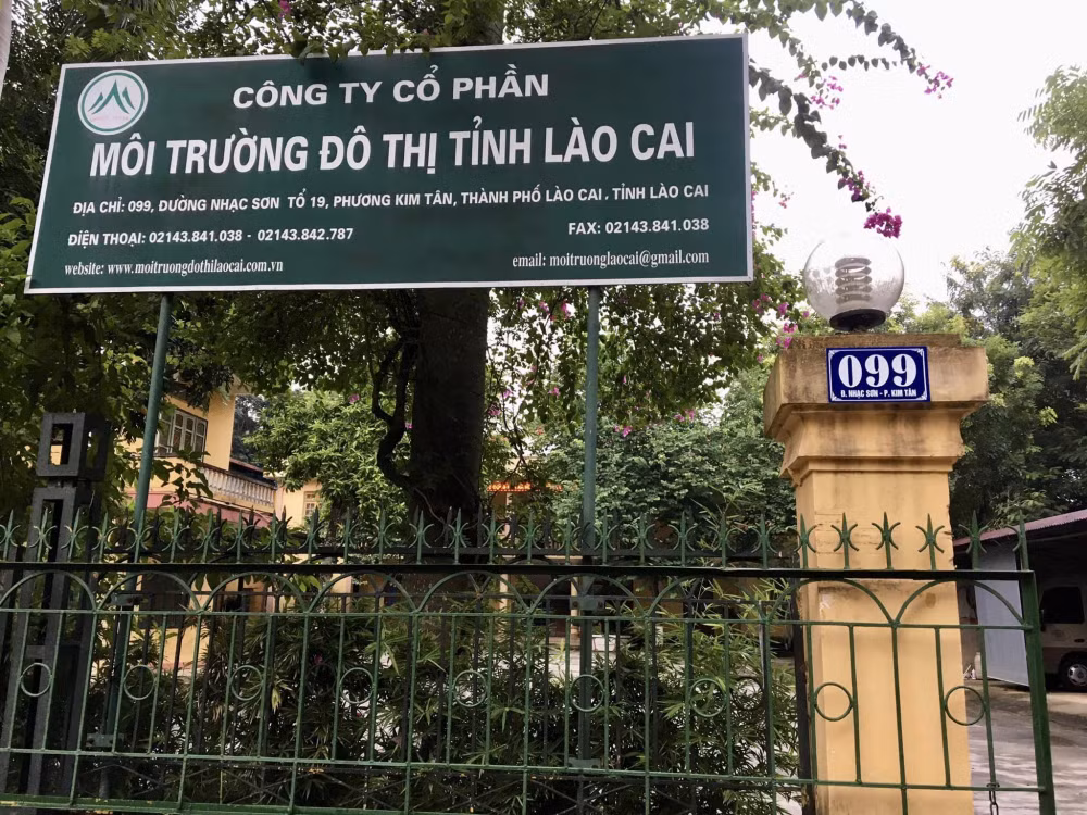 lao cai mao danh nhan vien moi truong toi cac gia dinh thu tien gom rac thai hinh 1