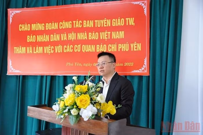chu tich hoi nha bao viet nam gap mat cac co quan thong tan bao chi va hoi nha bao tinh phu yen hinh 1