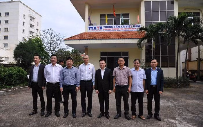 chu tich hoi nha bao viet nam gap mat cac co quan thong tan bao chi va hoi nha bao tinh phu yen hinh 2