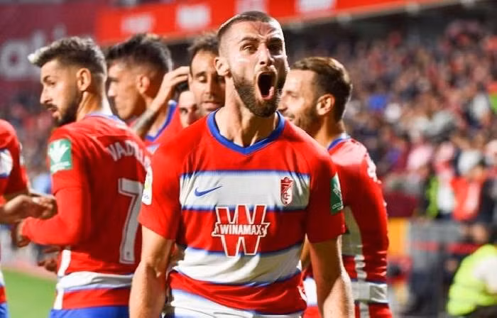 nhan dinh tran granada vs barca 0h30 ngay 9 1 hinh 1