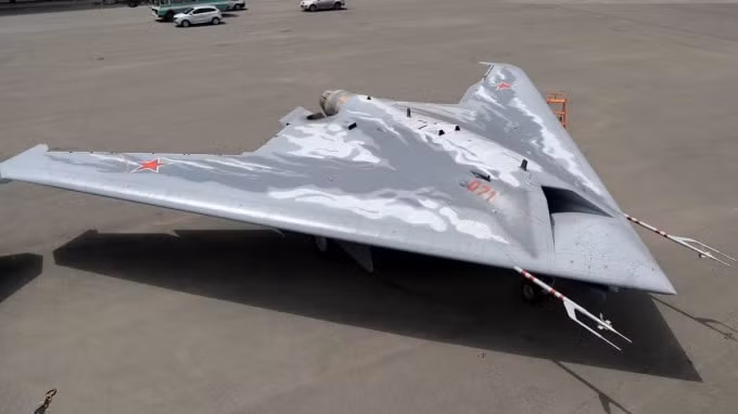 may bay khong nguoi lai tho san cua nga san sang doi dau voi cac doi thu boeing dassault hinh 1
