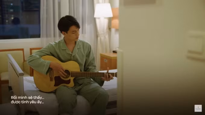 ho hoai anh luu huong giang nam lay tay nhau va dung nen buong hinh 3