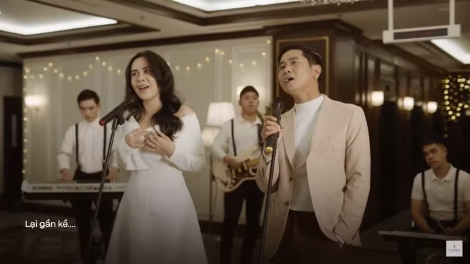 ho hoai anh luu huong giang nam lay tay nhau va dung nen buong hinh 5