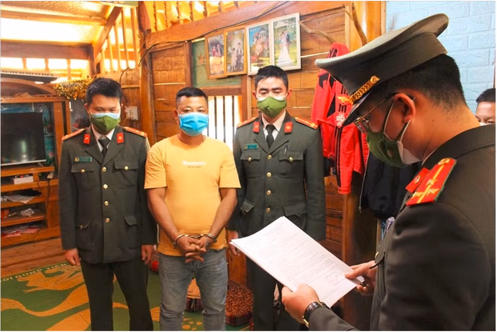 bat tam giam doi tuong to chuc dua 18 nguoi xuat canh trai phep hinh 1