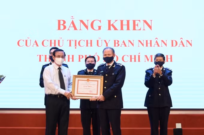 khoi thong hang hoa giua dai dich hinh 2