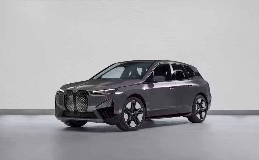 bmw ix flow so huu cong nghe co the doi mau son ngoai that hinh 3