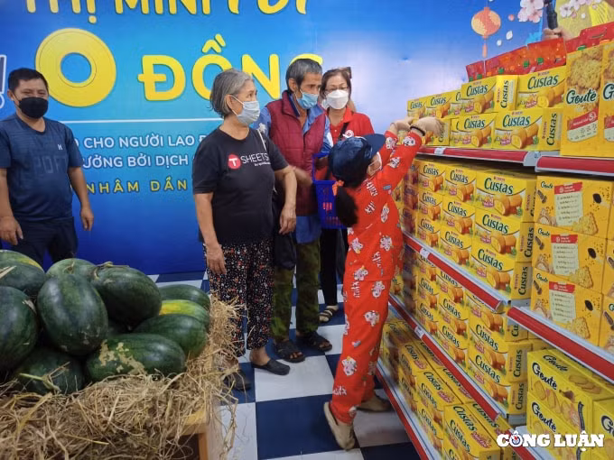 sieu thi mini tet 0 dong duoc tu di cho tet la mang tet ve voi ba con ngheo hinh 11