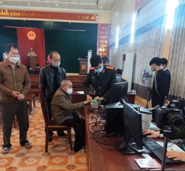 ha noi sap xep lai luc luong cong an cap xa hinh 1