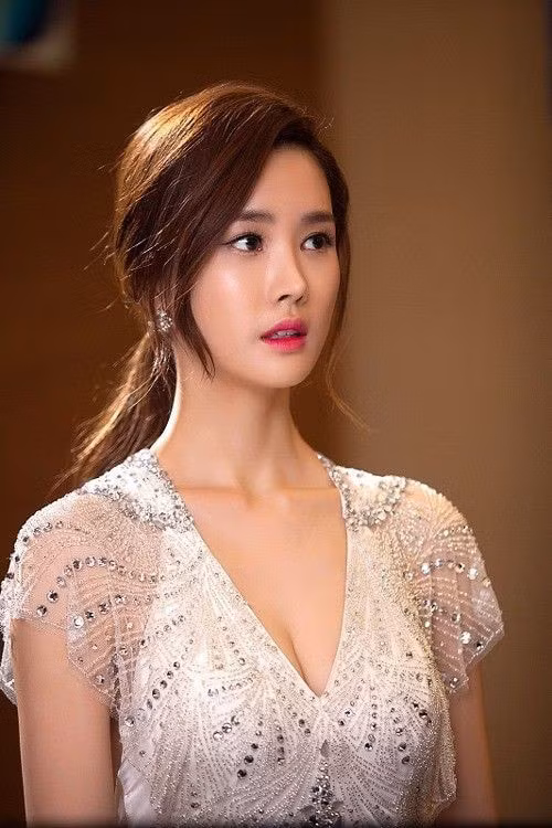 het thoi my nhan lee da hae livestream ban my pham gia re hinh 4