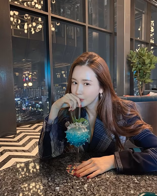 het thoi my nhan lee da hae livestream ban my pham gia re hinh 6