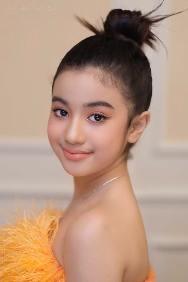 tieu cong chua campuchia gay sot voi nhan sac tua lisa blackpink phien ban nhi hinh 6
