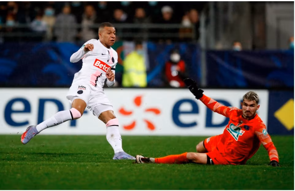 mbappe lap hat trick psg danh bai vannes vong 32 doi cup qg phap hinh 4