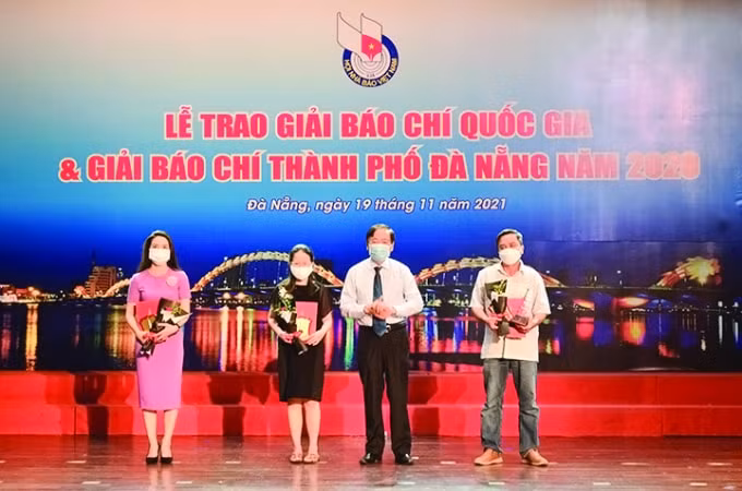 nha bao nguyen phong lan toi muon mang tinh than nghe thuat vao trong tac pham phong su hinh 1