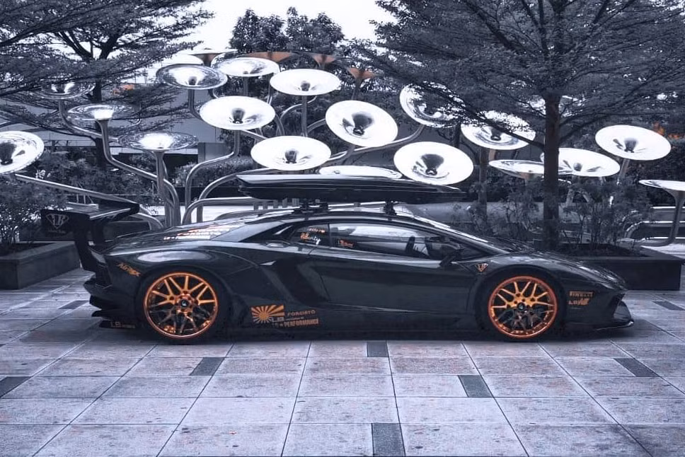 kham pha ban do lamborghini aventador duoc gan ca cop tren noc xe hinh 3