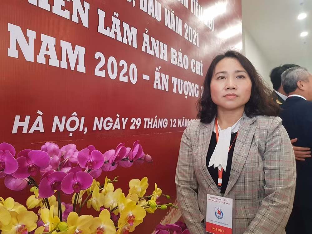 nguoi lam bao ca nuoc no luc vuot thach thuc don thoi co hinh 5