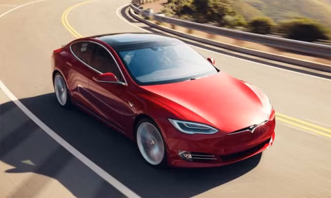 tesla trieu hoi gan 500000 xe de kiem tra loi camera va nap cop hinh 1