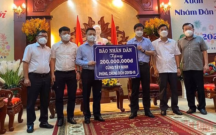 bao chi gop phan tao su dong thuan dinh huong du luan xa hoi hinh 1