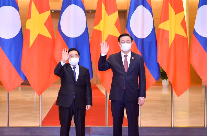 giu gin phat huy moi quan he gan bo keo son giua viet nam va lao hinh 2