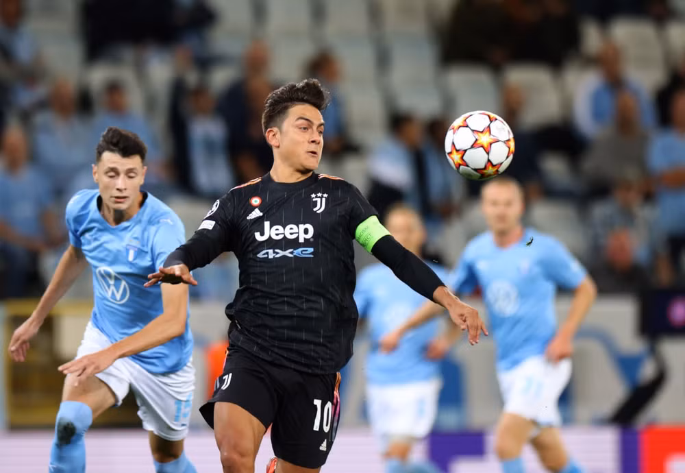 top 10 ngoi sao bong da tro thanh cau thu tu do he 2022 hinh 3