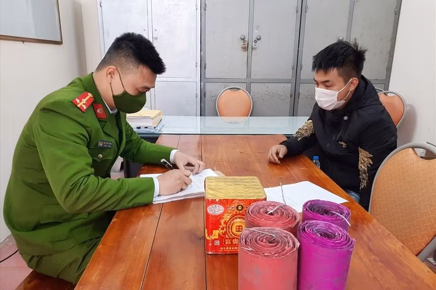 mua hon 100kg phao no thanh nien 18 tuoi o hai duong bi bat giu hinh 1