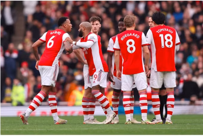 that bai truoc man city arsenal lap ky luc ve so lan nhan the do hinh 2