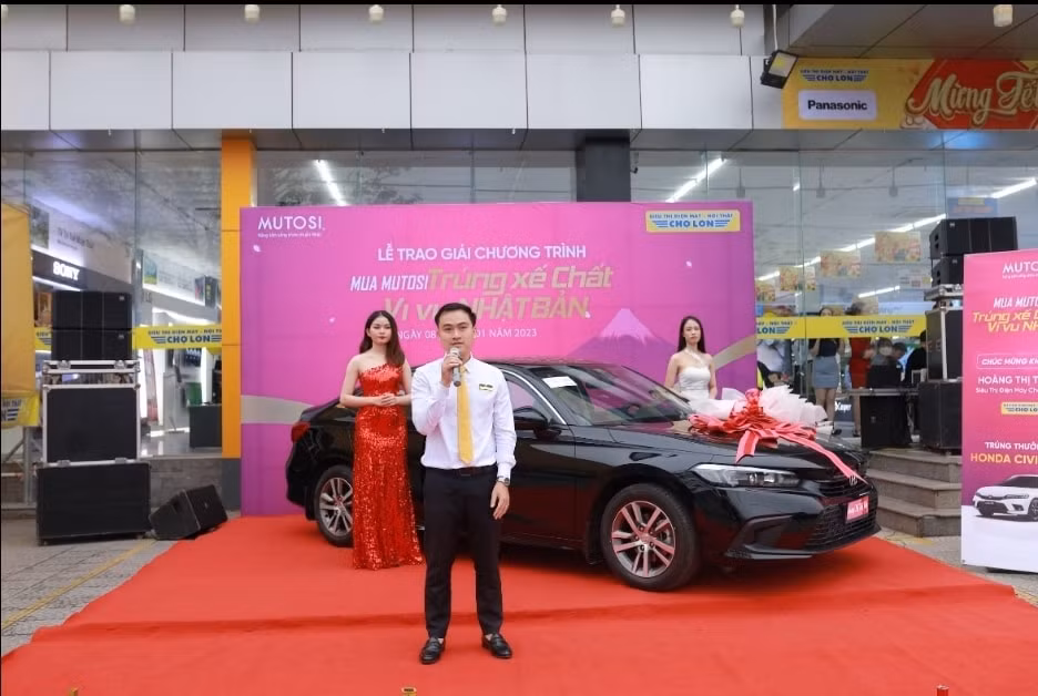 khai xuan loc lon mutosi trao xe chat honda civic e 2022 cho khach hang may man hinh 4