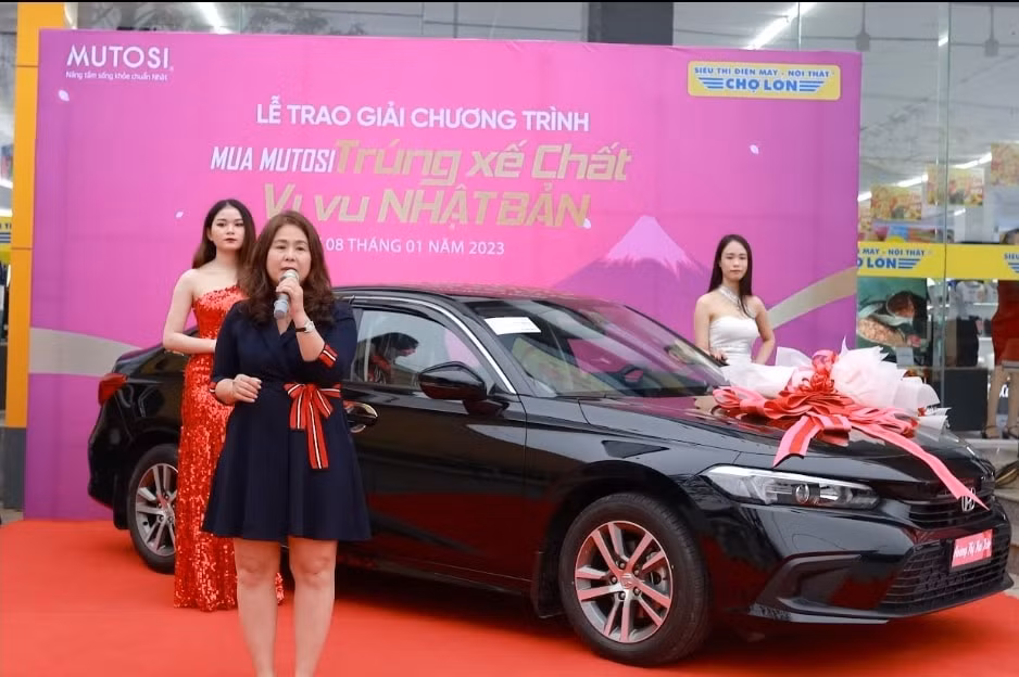 khai xuan loc lon mutosi trao xe chat honda civic e 2022 cho khach hang may man hinh 3