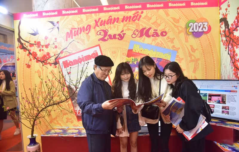 hoi bao xuan quy mao ha noi 2023 ton vinh van hoa doc va su phat trien bao chi thu do hinh 2