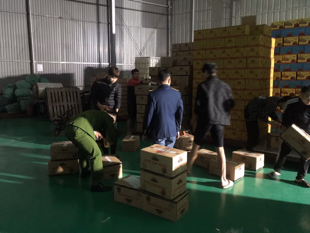 chuyen co quan dieu tra vu cong ty sa te tom hau sanh co dau hieu san xuat hang gia hinh 1