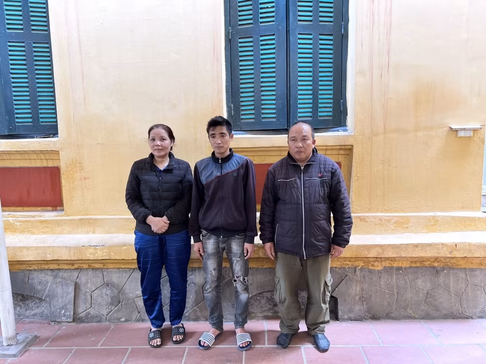 tam giu 3 doi tuong co hanh vi mua ban lam gia ve thu phi duong bo hinh 1